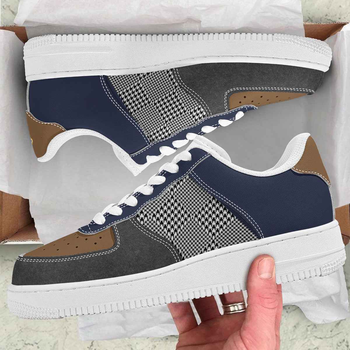 Low top unisex sneaker