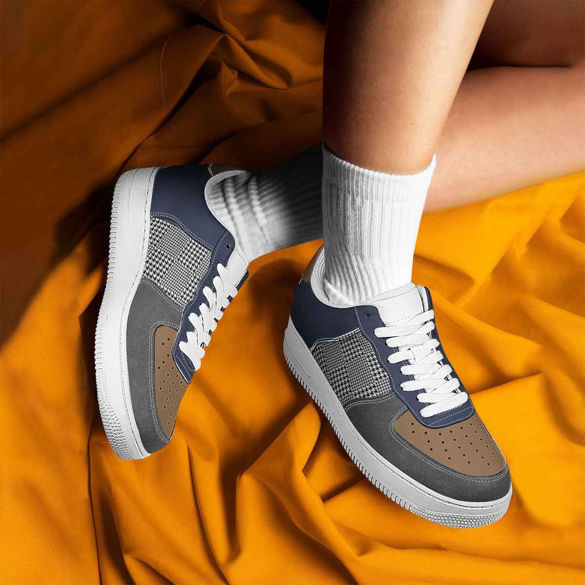 Low top unisex sneaker